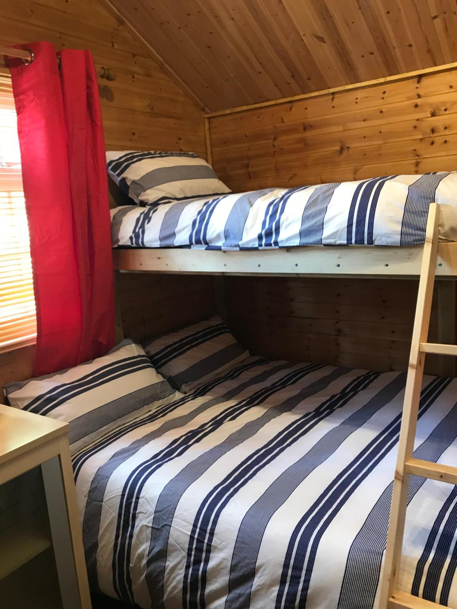 Bryn Dinas Camping Pods At The Foot Of Mt Snowdon ベズゲレルト エクステリア 写真